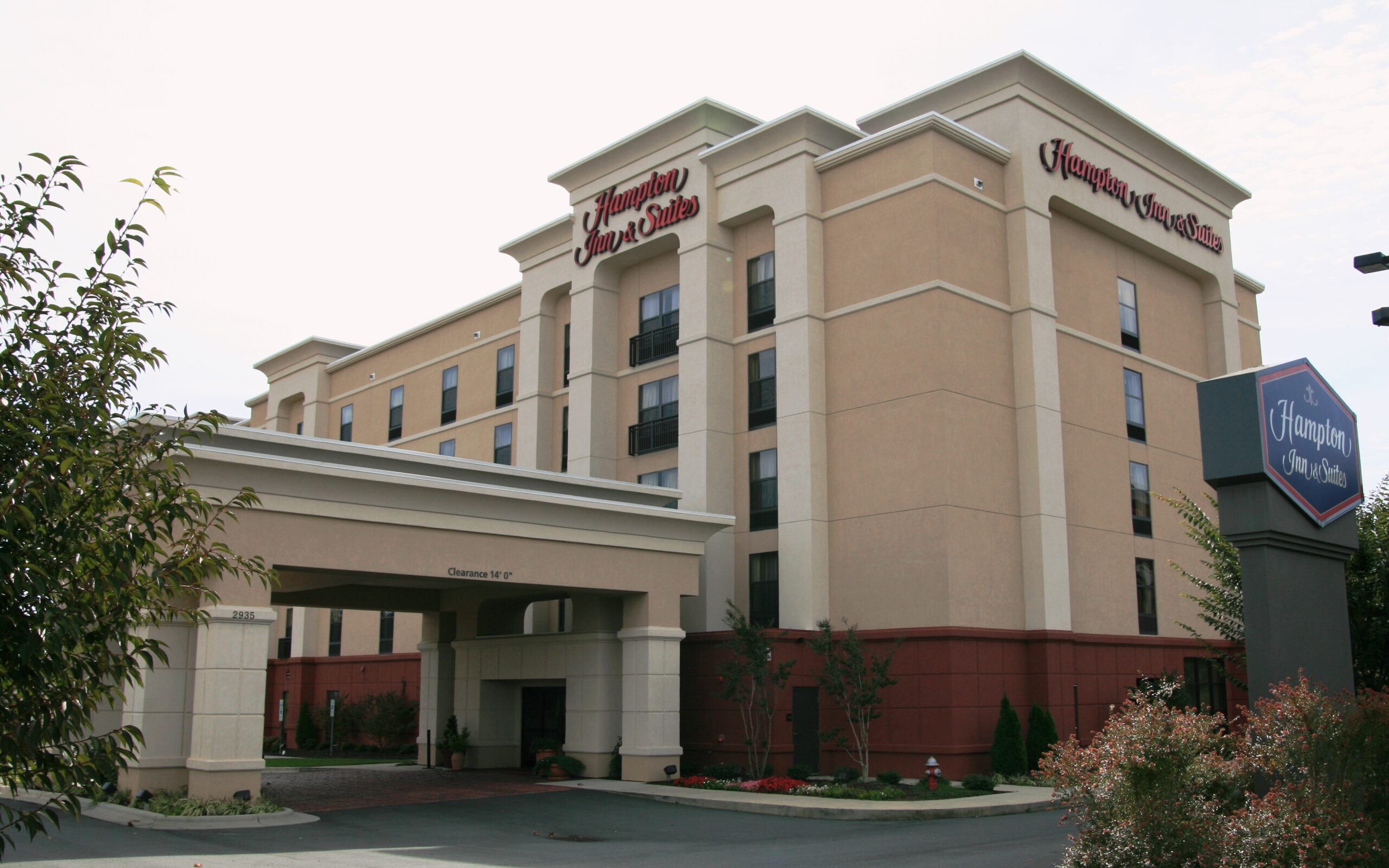Welcome to Hampton Inn and Suites Burlington!